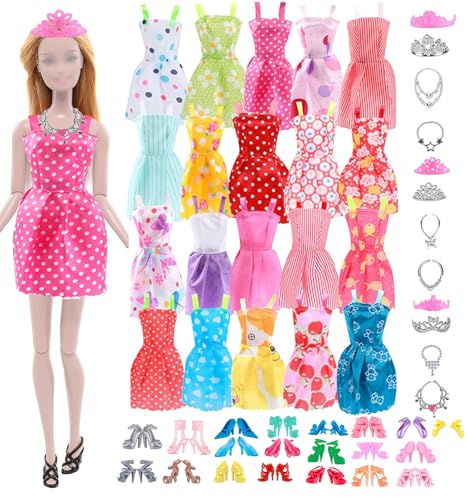Wekuw 52 Stücke Puppenkleidung und Accessoires Puppenzubehör Puppen Kleidung Puppen Klamotten 20 Modische Kleider + 20 Paar Schuhe + 6 Kronen + 6 Halsketten für 11.5in Mädchenpuppen von Wekuw