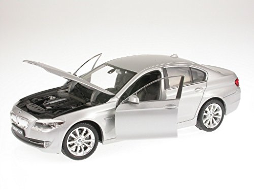 BMW F10 535i 5er Reihe silber Modellauto Welly 1:24 BMW F10 535i 5er Reihe silber Modellauto Welly 1:24 von Welly