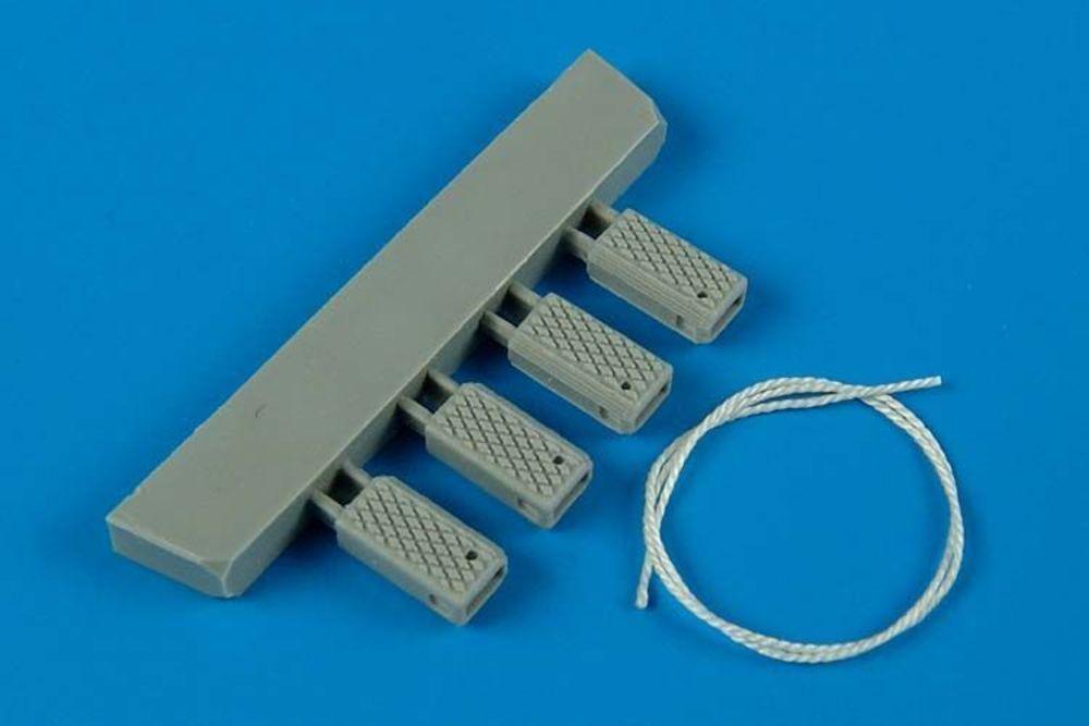 Universal Navy Wheel Chock w. Nylon Rope Universal Navy Wheel Chock w. Nylon Rope von Wheelliant