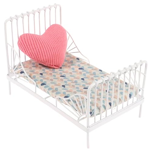 Whyzsjnclg Puppenhauszubehör, Puppenhausbett 1/12 Maßstab Metal Doll House Bett, Herzmuster Miniaturbettmöbel mit Kissen, niedliche Puppenhaus -Schlafzimmermöbel für Puppenhauszubehör Whyzsjnclg Puppenhauszubehör, Puppenhausbett 1/12 Maßstab Metal Doll House Bett, Herzmuster Miniaturbettmöbel mit Kissen, niedliche Puppenhaus -Schlafzimmermöbel für Puppenhauszubehör von Whyzsjnclg