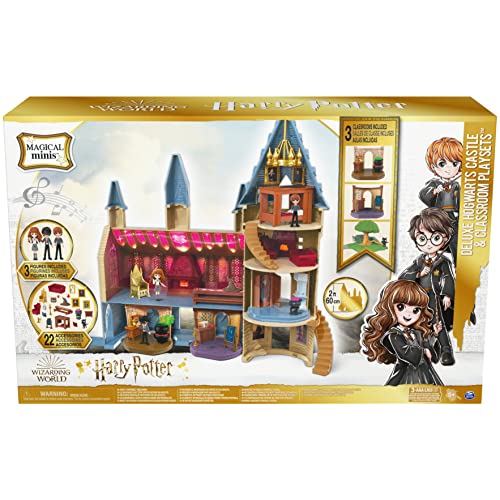Wizarding World Harry Potter - Schloss Hogwarts Deluxe Spielset mit Licht und Sound sowie 3 Klassenzimmer-Spielsets, 3 Sammelfiguren und 22 Zubehörteilen von Wizarding World