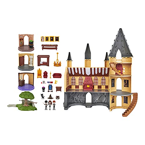 Wizarding World Harry Potter - Schloss Hogwarts Deluxe Spielset mit Licht und Sound sowie 3 Klassenzimmer-Spielsets, 3 Sammelfiguren und 22 Zubehörteilen von Wizarding World