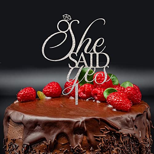 Tortenaufsatz für Hochzeitstorten mit silbernem Glitzer, Aufschrift "She Said Ye", Boho-Kuchenaufsatz, Nachname, rustikale Hochzeitsfeier Tortenaufsatz für Hochzeitstorten mit silbernem Glitzer, Aufschrift "She Said Ye", Boho-Kuchenaufsatz, Nachname, rustikale Hochzeitsfeier von Wodevor