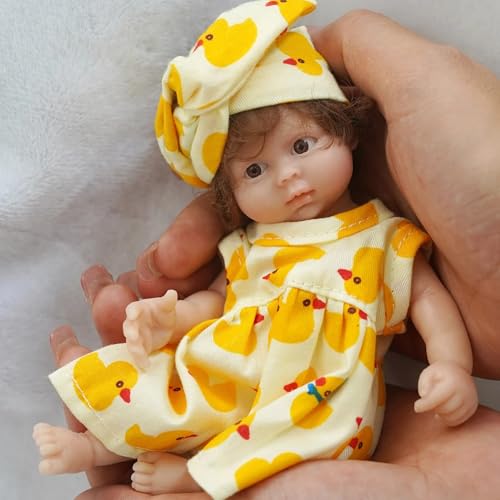 YIHANGG Mini Reborn Baby Puppe 6 Zoll 15cm Vollsilikon Realistisch Neugeborene Puppe mit Gelocktem Gewurzeltem Haar Kleidung Geschenk für Xmas Geburtstag YIHANGG Mini Reborn Baby Puppe 6 Zoll 15cm Vollsilikon Realistisch Neugeborene Puppe mit Gelocktem Gewurzeltem Haar Kleidung Geschenk für Xmas Geburtstag von YIHANGG