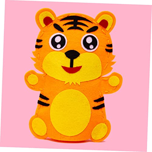 Yardwe 16 Stück Teiliges DIY Handpuppen Bastelset aus Vliesstoff Kreative Cartoon Motive Sichere Stoffmaterialien Fördert Feinmotorik und Frühe Entwicklung für Eltern Junge Mädchen von Yardwe