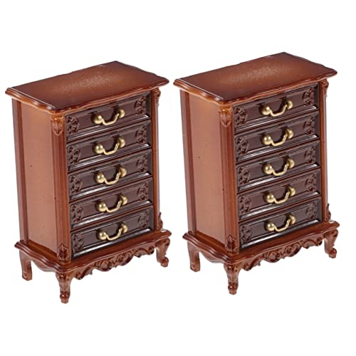 Yardwe 2 Stück Miniatur Holzschrank Kleines Puppenhaus Möbelstück Miniatur Kommode für Wohnzimmer Schlafzimmer und Küche Geeignet als Haus Zubehör und Fotorequisite Braunes Mini Kabinett von Yardwe