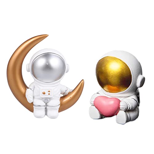 Yardwe 2Stücke Astronaut Kuchen Dekoration Mini Astronaut Figuren Aus Harz Fahrzeug Ornamente Für Torten Und Deko Für Kindergeburtstage Und Raumgestaltung Yardwe 2Stücke Astronaut Kuchen Dekoration Mini Astronaut Figuren Aus Harz Fahrzeug Ornamente Für Torten Und Deko Für Kindergeburtstage Und Raumgestaltung von Yardwe