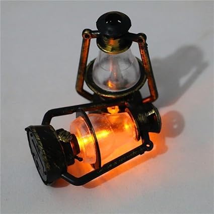 1 x Miniatur-Lampen für Puppenhaus, Puppenhaus, Miniatur-Retro-Öllaterne, Puppenhauszubehör, Szenenornamente, Puppenhaus, Miniatur-Szenenmodell, Hurrikan-Laterne, Kerosinlampe, Puppen und Zubehör 1 x Miniatur-Lampen für Puppenhaus, Puppenhaus, Miniatur-Retro-Öllaterne, Puppenhauszubehör, Szenenornamente, Puppenhaus, Miniatur-Szenenmodell, Hurrikan-Laterne, Kerosinlampe, Puppen und Zubehör von Yjemle