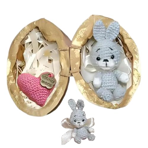 Handmade Crochet Animal In Walnut Shell, 5x4x3cm Tiny Crochet Bunny And Bear With Knitted Love Heart, Handwoven Ornaments, Hases Und Bär Umarmen Ostergeschenk, Winzige Häkeltiere Glücksbringers von Youngwier