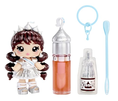 Yummiland x Licensed Sweets Lip Gloss Doll: Hershey’s Kisses - Coco Kisses - Enthält 1 Puppe, DIY-Lipgloss + Abnehmbaren Schlüsselanhänger, Kosmetik-Spiel, Sammlerstück, Für Kinder ab 4 Jahren von Yummiland