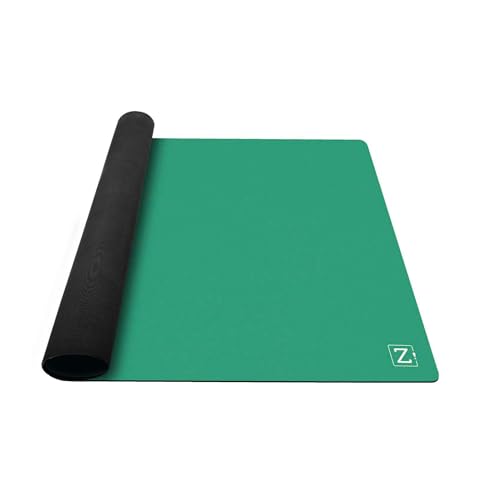 Grüne Matte aus Neopren, 148 x 89 cm, Smaragd, Spielmatte, rutschfest, Kartenmatte, aufrollbar Grüne Matte aus Neopren, 148 x 89 cm, Smaragd, Spielmatte, rutschfest, Kartenmatte, aufrollbar von ZACATRUS