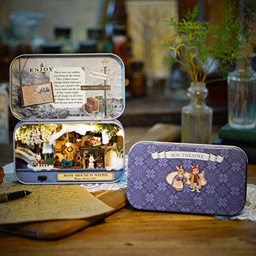 DIY Miniatur Handgefertigtes Mini -Puppenhaus mit 3 Themen Wanderung in der Winter Street Corner Ländliche Versammlung mit Mini -Notebook -LED -Leuchten für (Winterstreifen) von ZDETGU