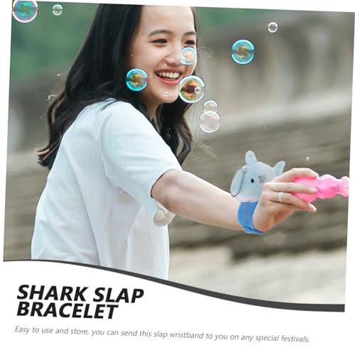 Zerodeko Plüsch Hai Slap Armband Kurzfloriges Material Bequem Cartoon Handgelenkband Leichte Schnappband Party von Zerodeko
