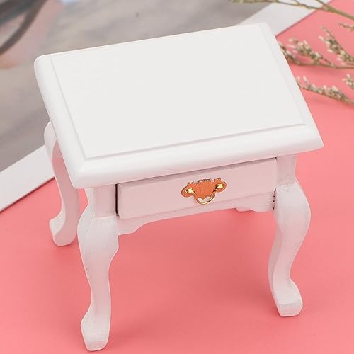 Zerodis Miniatur -Vintage White -Betttisch Nachttisch Modell für 1/12 Skala Puppenhaus Holzmöbel, Umweltfreundlicher Europäischer Stil Kleiner Kabinett für Kinderspiele Zerodis Miniatur -Vintage White -Betttisch Nachttisch Modell für 1/12 Skala Puppenhaus Holzmöbel, Umweltfreundlicher Europäischer Stil Kleiner Kabinett für Kinderspiele von Zerodis