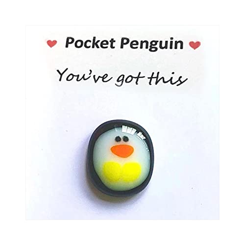 Eine kleine Pinguin-Umarmung als Mitbringsel, Miniatur-Pinguin-Figur, Cartoon-Sammlung, Spielzeug für Pinguin-Liebhaber, Andenken-Ornament, süßes Tier-Geschenk, zeigt eine große Menge an Fürsorge von a-r