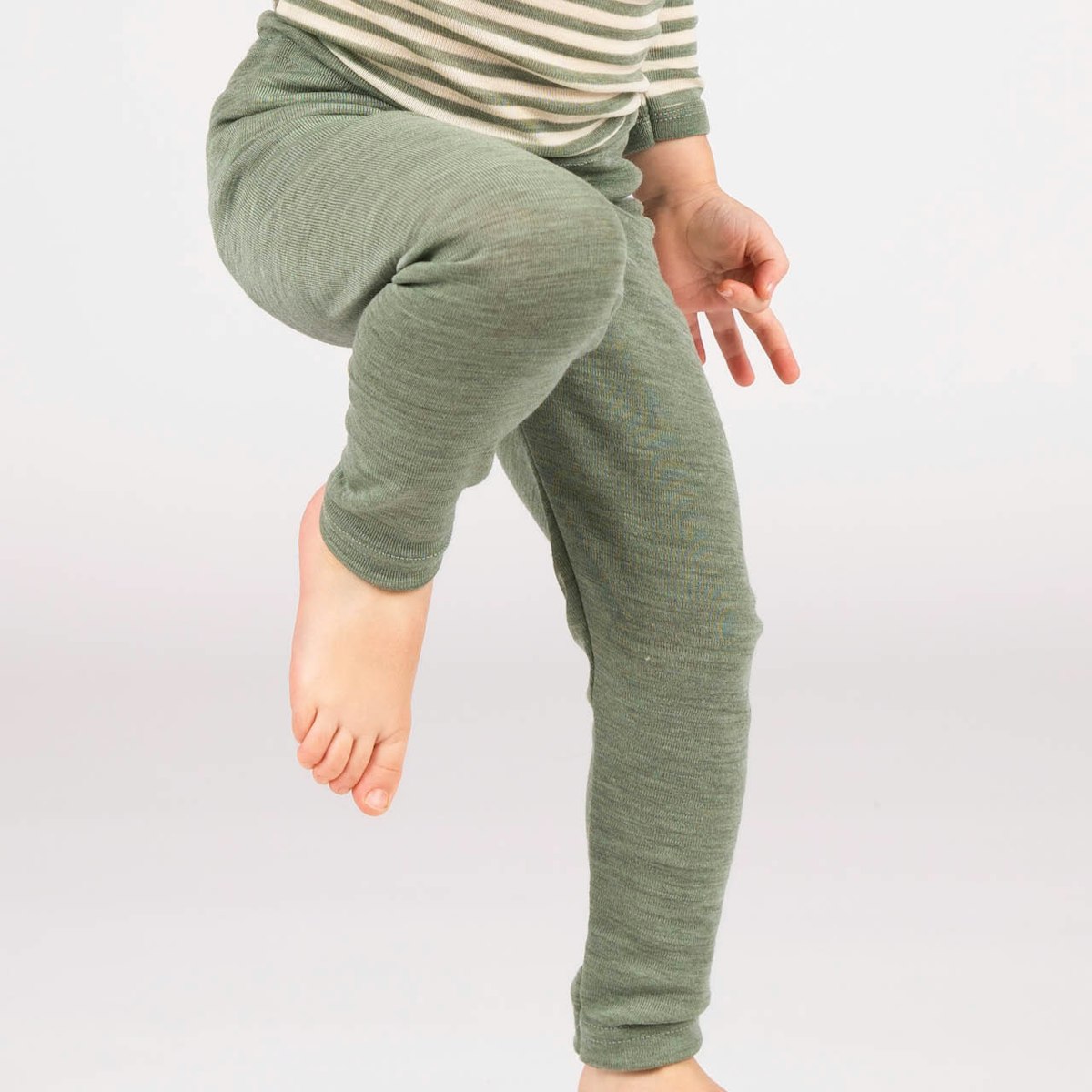 100% Wolle Baby Leggings uni salbeigrün 86/92 100% Wolle Baby Leggings uni salbeigrün 86/92