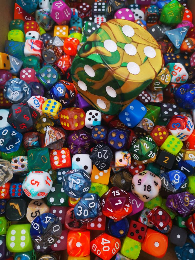 1kg bunte W�rfelmischung mit gro�em 50mm W�rfel 1kg bunte W�rfelmischung mit gro�em 50mm W�rfel