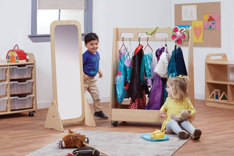 Ankleidewagen & freistehender Spiegel