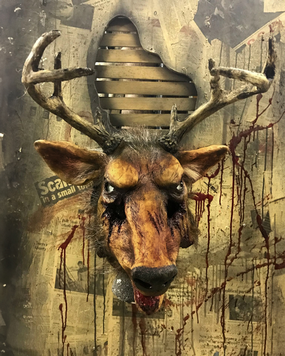Behaarte, blutige Wildtöter Maske