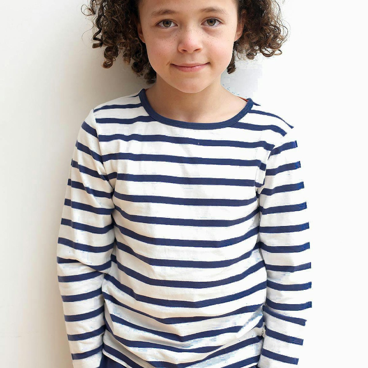 Edles Shirt dunkelblau gestreift 74