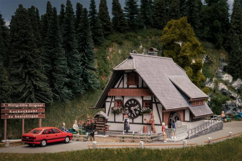 Faller 1. Weltgrößte Kuckucksuhr mit Figur Jubiläumsmodell H0 1:87 Modellbahn Faller 1. Weltgrößte Kuckucksuhr mit Figur Jubiläumsmodell H0 1:87 Modellbahn