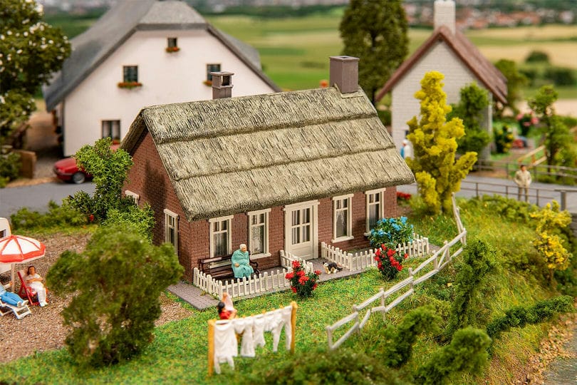 Faller Norddeutsches Reetdachhaus H0 1:87 131318 Modelleisenbahn Haus