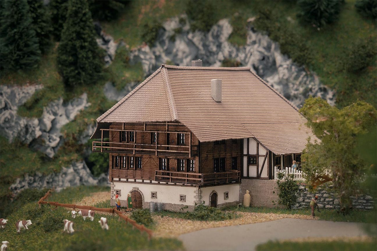 Faller Schwarzwaldhof Jubiläumsmodell Z 1:220 282784 Modelleisenbahn Bausatz