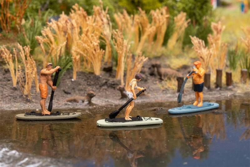 Faller Stand-Up-Paddler H0 1:87 Modelleisenbahn Baden und Schwimmen