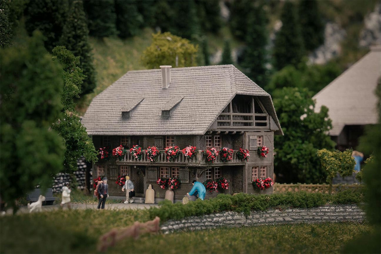 Faller Uhrenmacherhäusle mit Figur Jubiläumsmodell N 1:160 Modelleisenbahn