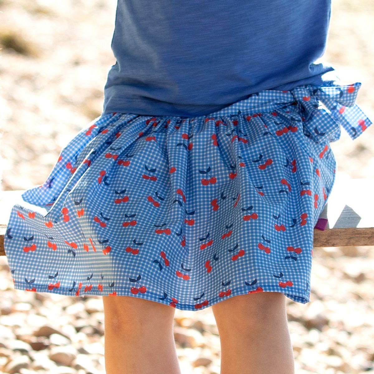Flatternder Skort blau mit Kirschen 158/164