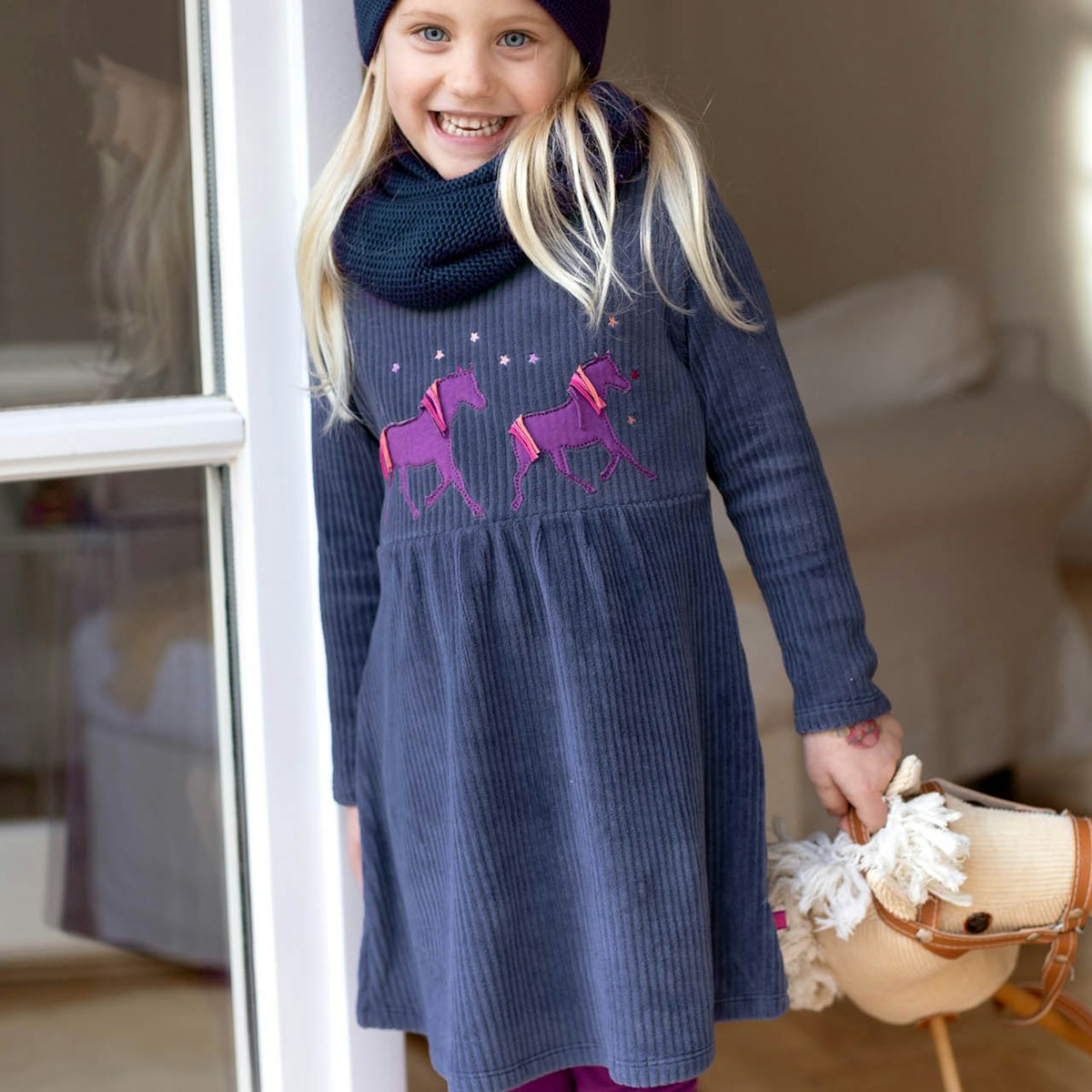 Geripptes Velour Kleid dunkelkobalt 122