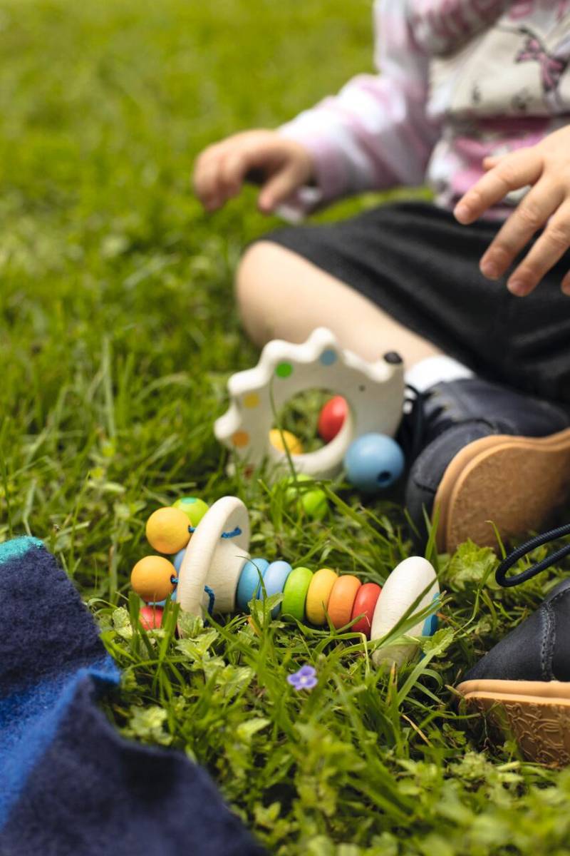 Goki - Greifling Regenbogen Stielrassel