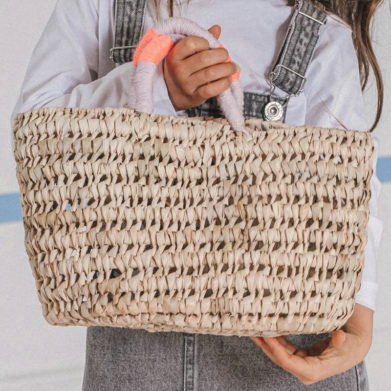 Handgefertigter Einkaufskorb aus Palmblättern pink