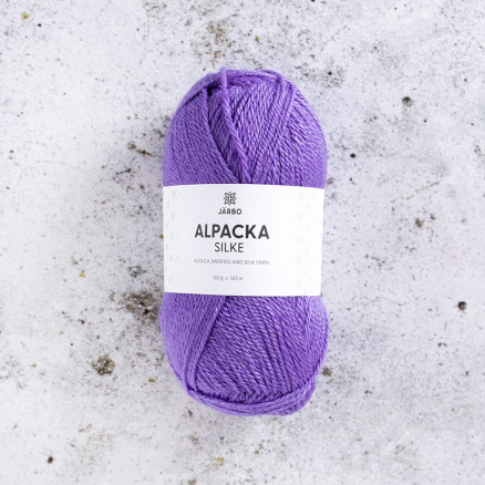 Järbo Alpaka-Seidengarn 522 Lila Allium von Svarta Fåret