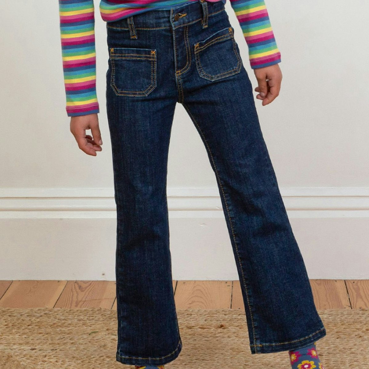 Jeans Schlaghose mit Herztaschen 104