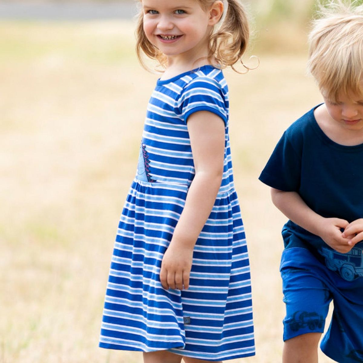Jersey Kleid kurzarm Pferde blau 140