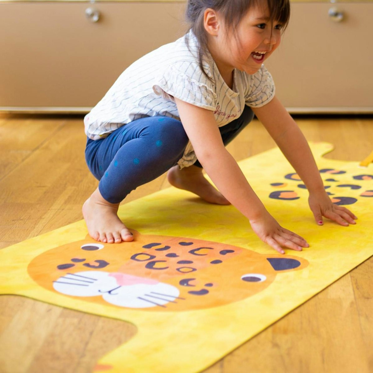 Kinder Yogamatte Luka der Leopard, 155 x 60 cm