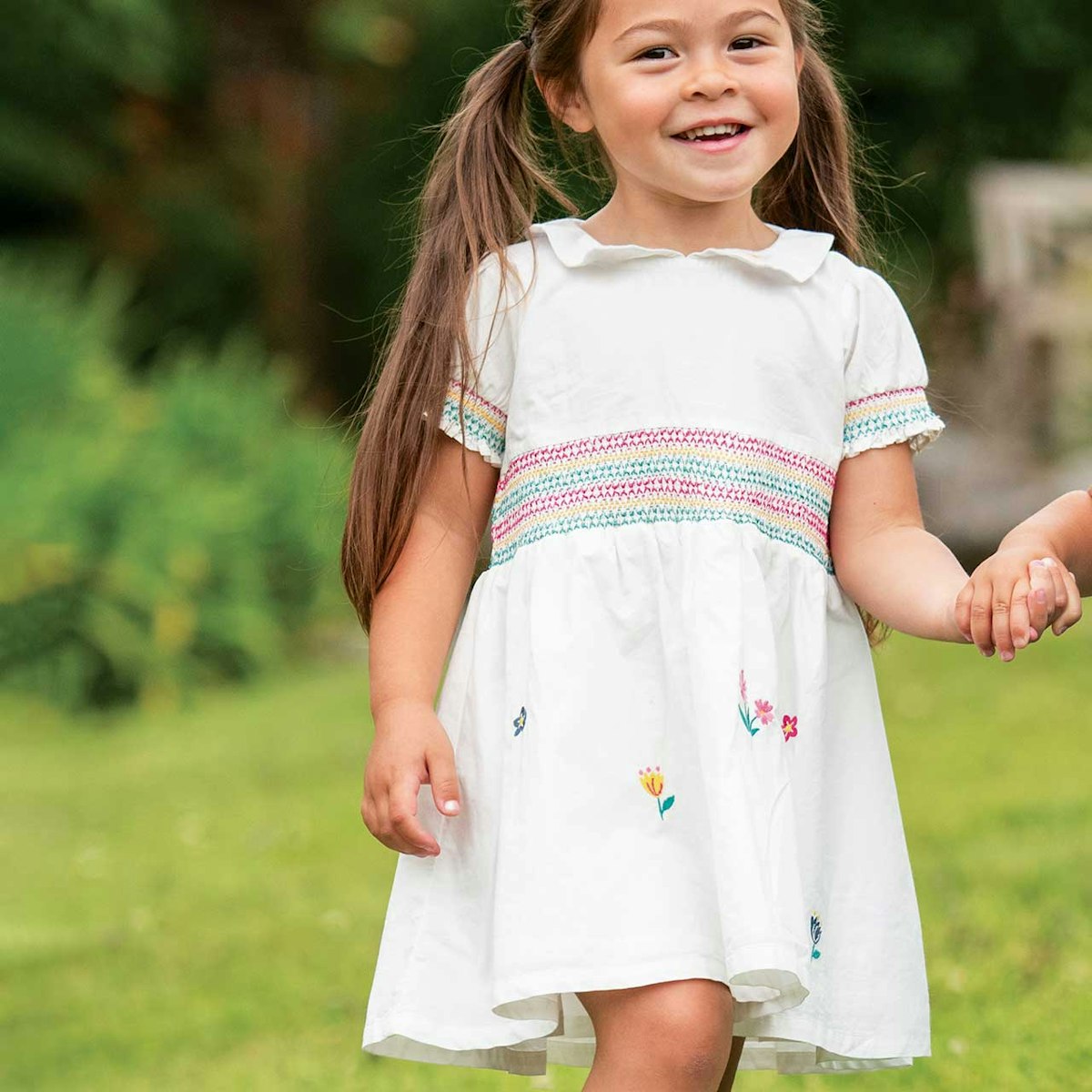 Kleid Blumen mit elastischem Bund weiß 98/104