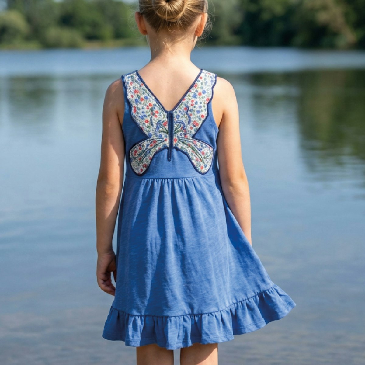 Kleid Schmetterlings-Aufnäher blau 134/140