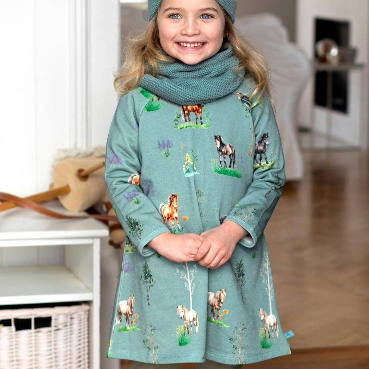 Langarm Sweatkleid Pony-Druck türkis 128