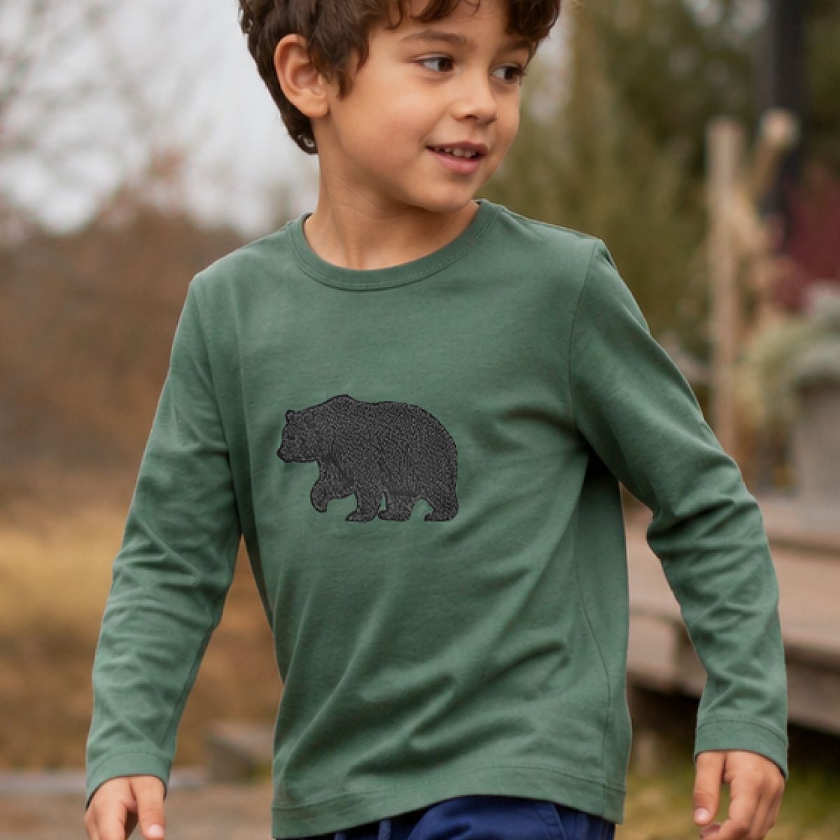 Langarmshirt Bär Stickerei grün 146/152