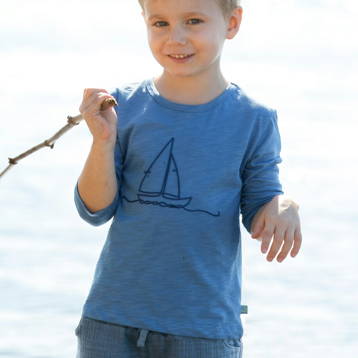Langarmshirt Segelboot-Stickerei blau 146/152
