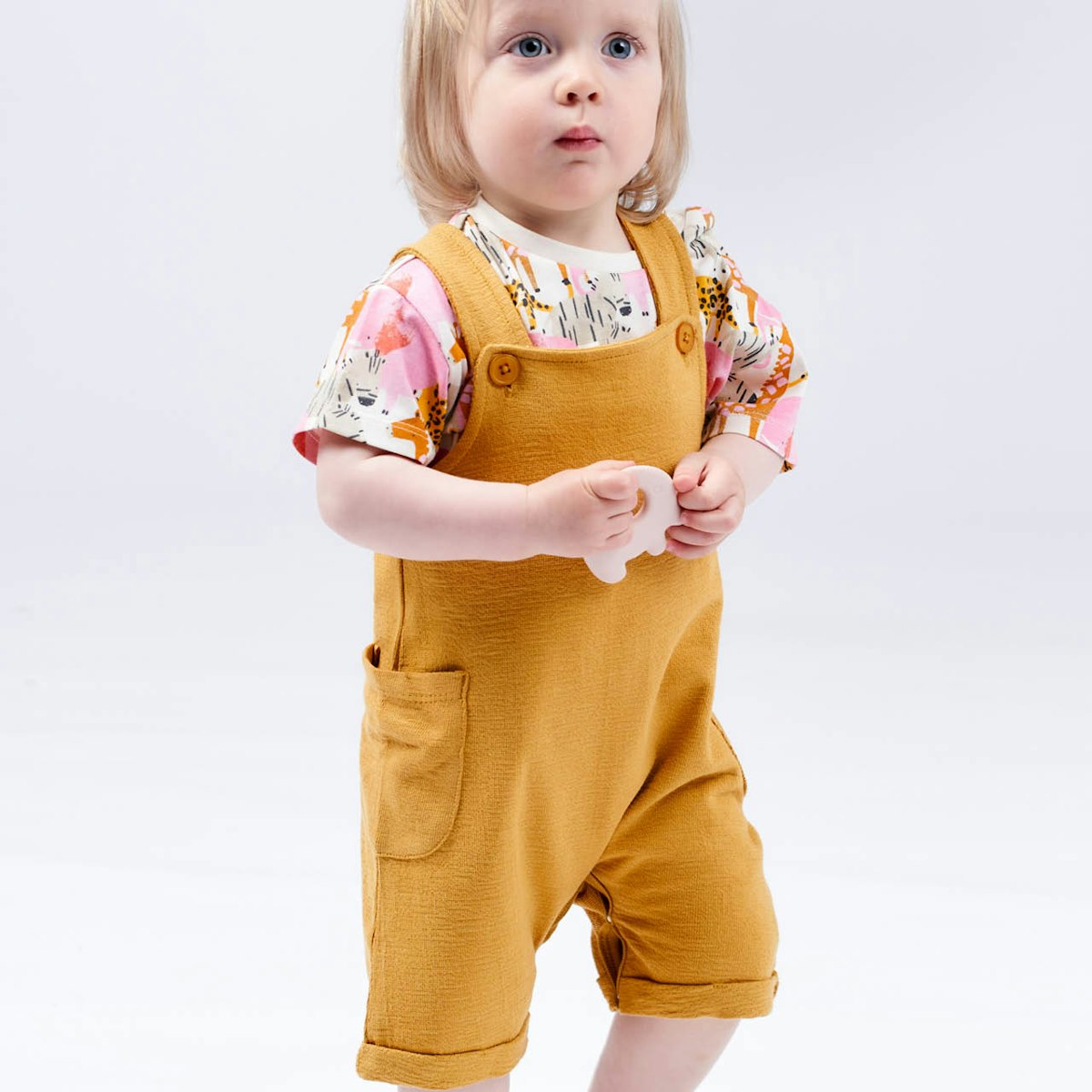 Leichte Sommer-Sweat Latzhose uni senf-gelb 50/56