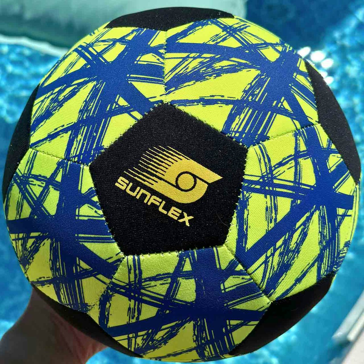 Leichter Neopren Fußball für Strand und Wasser 23 cm