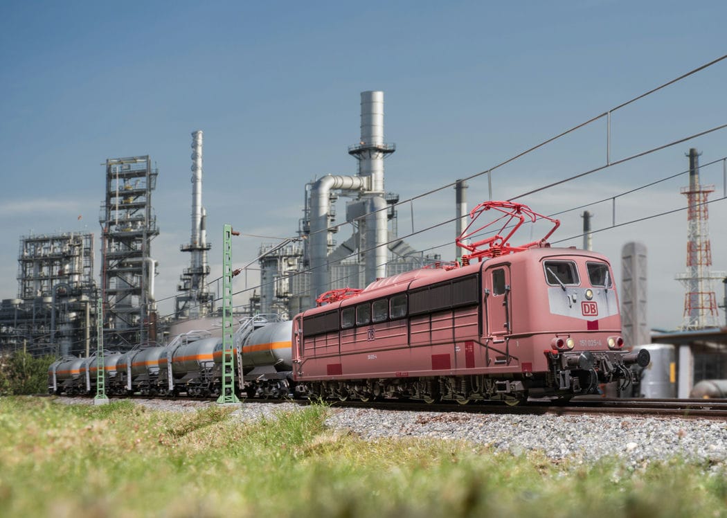 Märklin Güterzug mit Chlorgaskesselwagen DB AG Epoche V H0 Modelleisenbahn