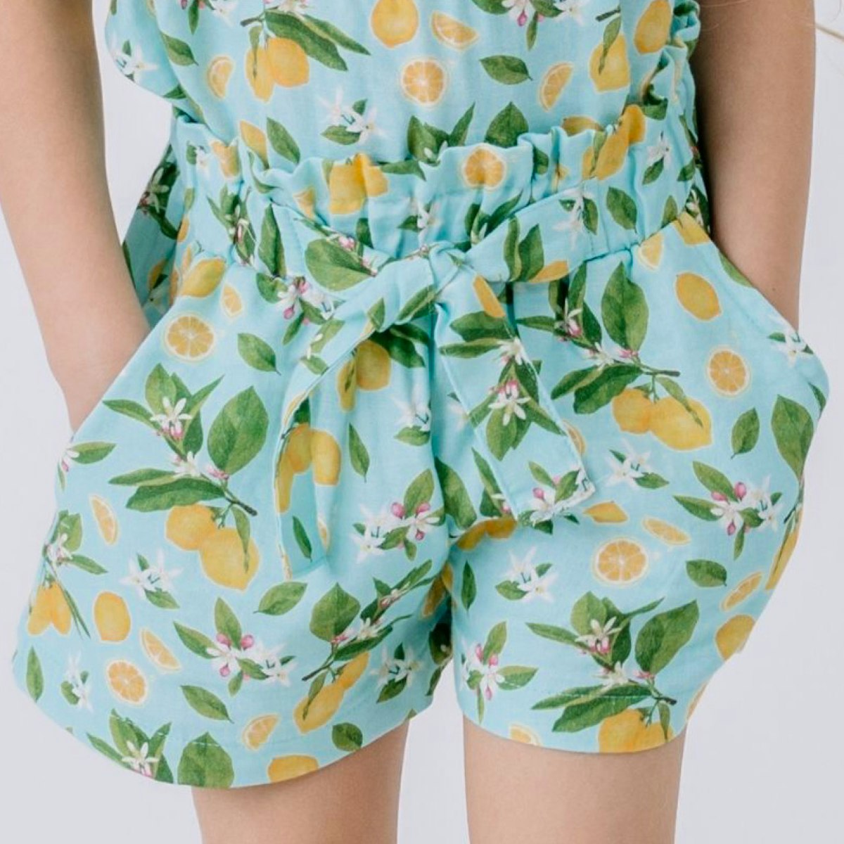 Musselin Shorts zum Binden Zitronen hellblau 98