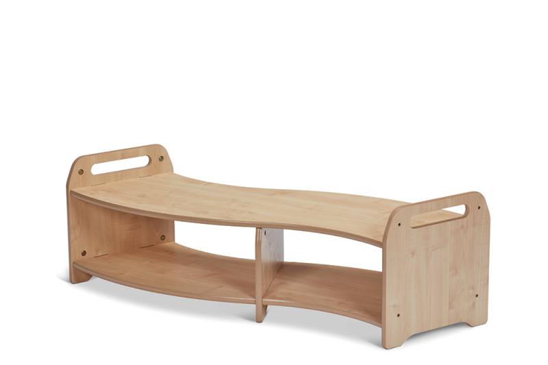 Niedriges, S-förmiges, offenes Regalsystem