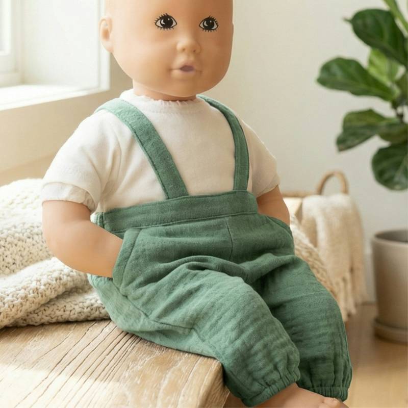 Puppen Latzhose m. Shirt 28-35cm grün, Bio-Baumwolle Puppen Latzhose m. Shirt 28-35cm grün, Bio-Baumwolle