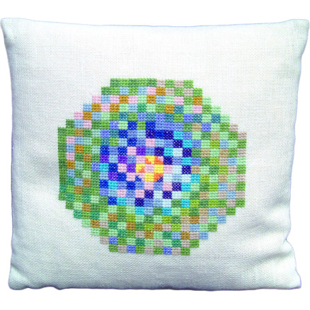 Königinnen-Stickerei Stickereiset - Vergissmeinnicht-Kissenstickerei 30 x 30 cm - Design von Königin Margrethe II von Haandarbejdets Fremme