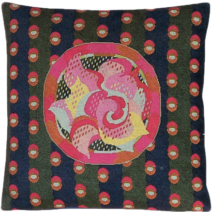 Königinnen-Stickerei Stickereiset - Rosen-Kissenstickerei 40 x 40 cm - Design von Königin Margrethe II von Haandarbejdets Fremme